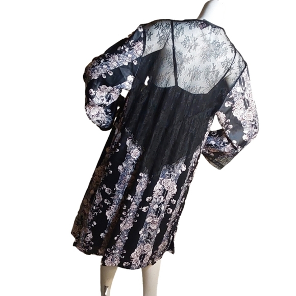 VICTORIA SECRET 2 PIECES NWOT FLORAL SLEEPWEAR SET SIZE MEDIUM - Picture 4 of 6